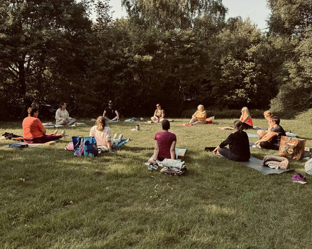 5. yoga in de natuur